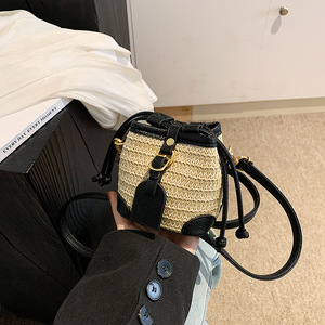 Borsa da spiaggia con Design leggero da <span class=keywords><strong>donna</strong></span> con secchio di paglia per giovani donne 2024 <span class=keywords><strong>moda</strong></span> da ragazza retrò piccola borsa quadrata - Product Image 3