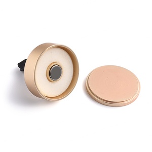 Difusor de Fragancia Metálico para Auto con Adhesivo Epóxico Dorado en Forma de Flor Redonda de Alta Calidad - Product Image 5