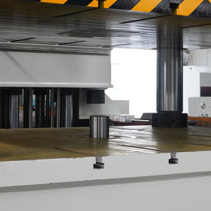 <span class=keywords><strong>Prensa</strong></span> Hidráulica de Cuatro Columnas de <span class=keywords><strong>800</strong></span> <span class=keywords><strong>Toneladas</strong></span> para Moldeo de Materiales Compuestos y Productos Plásticos - Product Image 3