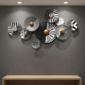 Sculpture murale de luxe 2026 la plus vendue R International, faite à la main, en métal moderne, forme irrégulière, motif plantes/fleurs pour la maison - Product Image 1