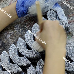 Mangeoire à oiseaux suspendue en résine Weivista pour décor de cour de jardin extérieur - Product Image 6