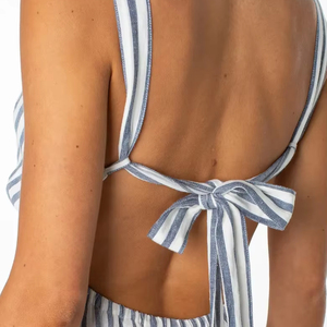 Robe longue décontractée en lin mélangé à rayures verticales bleues et blanches, col en V, sans manches, dos nu, ourlet à volants, fluide, pour les vacances d'été - Product Image 5