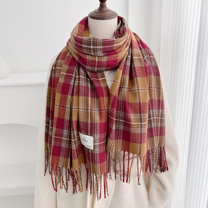 Bufanda a cuadros con logo personalizado, diseño clásico tartán, gruesa y cálida, con flecos, chal largo de invierno, bufanda, venta al por mayor de fábrica - Product Image 4