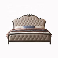 Lit double de luxe en cuir véritable style princesse, avec décorations modernes en forme de couronne et capitonnage, pour chambre principale