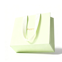 Sac Cadeau de Luxe en Papier Mat Couleur Menthe Claire avec Lettres Dorées Estampées et Large Poignée en Tissu – Idéal pour Vêtements et Commerce de Détail