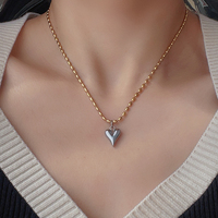 Collier ras du cou en acier inoxydable plaqué or 18 carats, pendentif cœur poli miroir bicolore, chaîne courte contrastante