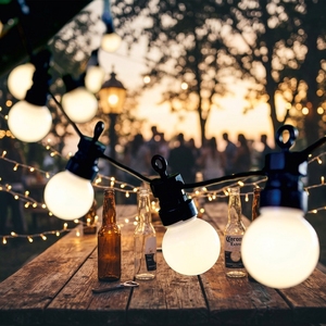 Guirlande lumineuse extérieure en cuivre Hometown <span class=keywords><strong>Evolution</strong></span> 100 pieds, noire, G50, pour patio, café, fête, éclairage de Noël - Product Image 1