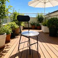 Chaise pliante minimaliste moderne en fer forgé avec dossier, forte capacité de charge ; idéale pour la restauration commerciale et les salons de thé.