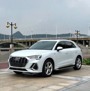 <span class=keywords><strong>Audi</strong></span> <span class=keywords><strong>Q3</strong></span> modèle <span class=keywords><strong>2021</strong></span> 1.4T Transmission automatique avec toit ouvrant - Product Image 1