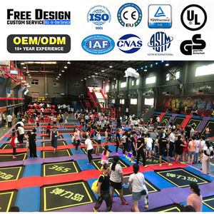 Grand parc aquatique pour enfants, nouveau modèle <span class=keywords><strong>de</strong></span> trampoline, parc avec course et mur d'escalade, équipement d'intérieur doux avec boule d'océan - Product Image 1