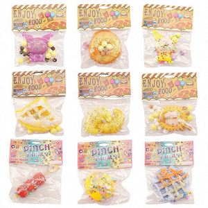 Nouvel ensemble de jouets sensoriels en feutre PU écologique chinois, mini-jouets à presser parfumés en forme d'aliments, jouets souples et moelleux pour filles et enfants, idéal pour le Nouvel An - Product Image 6