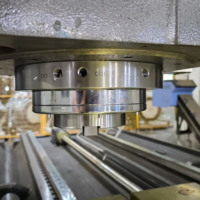 Fraiseuse à portique verticale CNC GMB2016, broche BT50, commande SYNTEC, couple élevé pour coupes lourdes