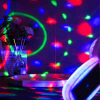 Projecteur d'ombres rotatif musical à trois feuilles, lampe ciel étoilé colorée, lumières décoratives de scène disco IP65