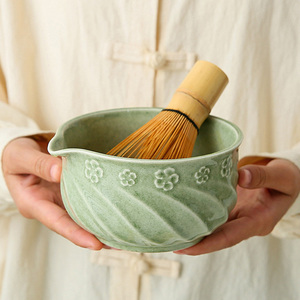 Ensemble de thé matcha japonais personnalisé avec logo, bol en céramique avec bec verseur, fouet en bambou (Chasen), support Chashaku, tamis pour cérémonie du thé, cadeau - Product Image 4