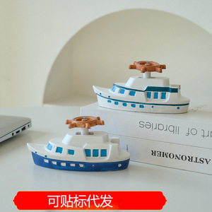 Adorno de Barco de Resina, Mini Velero Pintado en Azul y Blanco, Decoración de Escritorio, Estilo Hecho a Mano - Product Image 5