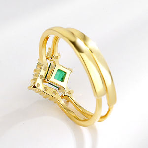 خاتم زفاف أنيق مطلي بالذهب من الفضة الإسترلينية مع حجر الزركون الأخضر عصري للحفلات أو الهدايا - Product Image 5