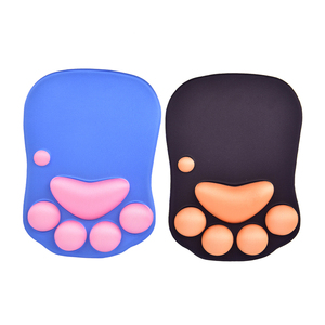 Tapis de souris de <span class=keywords><strong>jeu</strong></span> en mousse à mémoire de silicone souple Anime mignon patte de chat Support de repose-poignet confortable pour une utilisation au bureau - Product Image 2