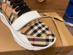 Wholesale classic check and stripe pattern fashionable casual shoes, luxurious and breathable tennis shoes for men and women - Product Image 4
