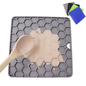 Nuevo diseño al por mayor de la fábrica de nido de abeja <span class=keywords><strong>perro</strong></span> lamer almohadilla de silicona portátil lento, <span class=keywords><strong>perro</strong></span>, alimentador del lamer Mat - Product Image 1