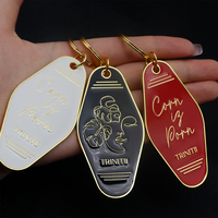 Porte-clés de motel rétro en alliage de zinc avec logo personnalisé, finition dorée, émail souple, pour chambre d'hôtel, avec pompon, vente en gros d'usine