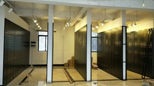 Tùy Chỉnh Hiện Đại Cân Bằng Hai Mặt Đấm Lỗ Hội Đồng Quản Trị Gạch Hiển Thị Kệ Cho Bền Dễ Dàng Lắp Ráp Kim Loại Hiển Thị Đứng - Product Image 3