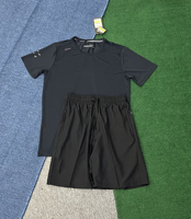 Ensemble de course à séchage rapide pour hommes, t-shirt à manches courtes respirant et short de sport avec détails réfléchissants pour l'entraînement en plein air
