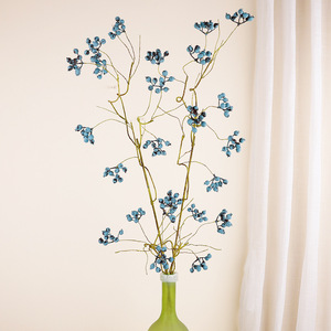 Branche de baies artificielles Zen Holly simulées, 107 cm, en plastique et mousse, ornements décoratifs pour la maison et les fêtes - Product Image 4