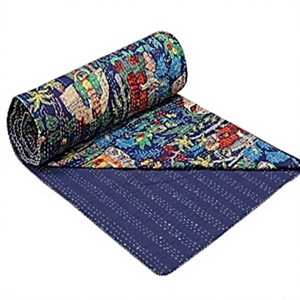 Edredón Estampado a Mano con Patrón Floral, Fondo Azul, Decoración Tradicional para el Hogar, Uso en Todas las Estaciones, Material de Algodón - Product Image 1