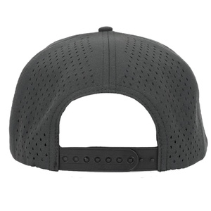 Casquette de golf OEM personnalisée en maille perforée avec logo, 5 panneaux, visière légèrement incurvée, snapback, patch en caoutchouc imperméable - Product Image 4