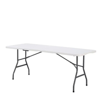 Table rectangulaire en plastique solide de 183 cm, plateau renforcé, pieds antidérapants. Idéal pour les expositions, les buffets, les événements éphémères et les salles de classe.