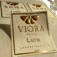 Étiquettes autocollantes personnalisées de luxe en vinyle gaufré or mat, résistantes à la chaleur, avec logo en relief 3D pour bougies, artisanat et parfums