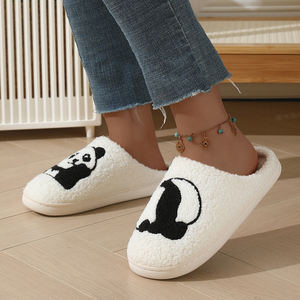 Pantuflas Blancas Disponibles en Stock, Cómodas y Afelpadas para el Hogar, Antideslizantes con TPR, Ideales para Verano y Otoño - Product Image 5