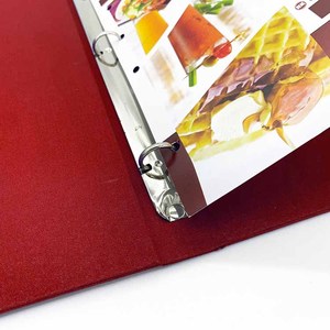 Cubierta de Menú Dorada y Roja de 4.5 x 11 Pulgadas al por Mayor, Cubierta de Menú Tipo Folleto Hecha a Medida con Esquinas Cubiertas de Metal, Menús de Hotel - Product Image 4