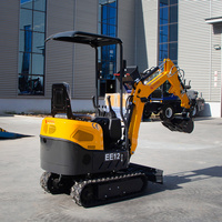 Mini-excavatrice sur chenilles de 1,2 tonne de haute qualité du Shandong avec châssis extensible et certification CE, fonctionnant comme une machine géante.