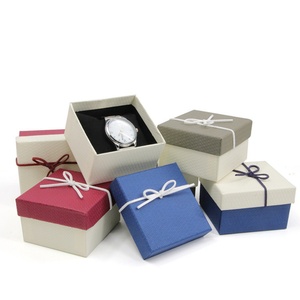 Boîte à montres et bijoux en papier texturé de luxe, emballage cadeau classique avec logo personnalisé et service d'impression - Product Image 1