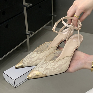 Sandales à talons pour femme, escarpins à bout pointu en dentelle, talons aiguilles, bout doré métallique, bride cheville, pour soirée et mariage - Product Image 3