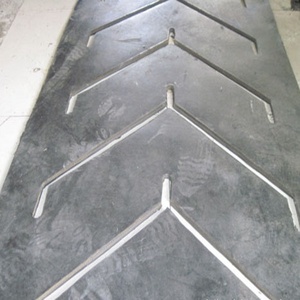 Madencilik kalıplama işleme hizmeti ocağı için kaya çakıl için özel 10M-500M uzunluk v-tipi kauçuk Chevron konveyör bant - Product Image 4