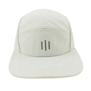 หมวกกีฬาวิ่งแบบ 5 แผง ทรงแบน ระบายอากาศได้ดี น้ำหนักเบา แห้งเร็ว เหมาะสำหรับกิจกรรมกลางแจ้งและเดินป่า - Product Image 1