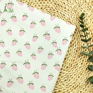 Accessori con Stampa di Fragole Cartoon Carine, Ecologici e Sostenibili, in Poliestere 100% di Alta Qualità, Leggeri e Resistenti alle Pieghe - Product Image 6