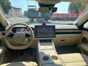 Aito M5 2025 Usato, Versione Extended-Range Ultra 2WD RWD, SUV 5 Porte 5 Posti, Autonomia 1440KM CLTC, 255KM di Autonomia Elettrica, Bianco su Albicocca - Product Image 4