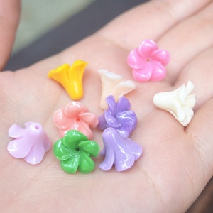 Perles en vrac de fleurs compressées en poudre de coquillage (Plumeria, Puakenikeni, <span class=keywords><strong>Jasmin</strong></span>, Sakura) pour la fabrication de bijoux hawaïens en gros - Product Image 1