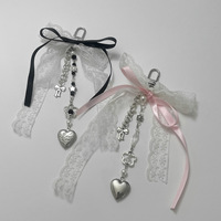 Porte-clés bohème avec nœud en ruban et perles blanches, chaîne perlée, breloques mini nœuds, cœurs, fleurs et étoiles argentés, ornement de sac à dos, cadeau fait main