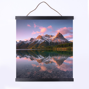 Support magnétique en bois d'étagère de flotteur de chêne pour le <span class=keywords><strong>papier</strong></span> <span class=keywords><strong>peint</strong></span> d'affiche et les cadres colorés de tissu - Product Image 1
