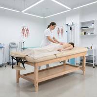 Table de massage en bois de hêtre massif avec revêtement en cuir PU, hauteur réglable, lit de soin spa avec étagère de rangement pour hôtel, salon et salle de sport