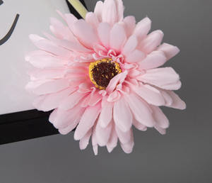 Ramo de crisantemo de margaritas africanas hechas a mano, tallos flocados, Material de tela realista para graduación nupcial, Navidad, venta al por mayor - Product Image 6