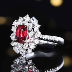 Joyería de lujo SGARIT, anillo de oro macizo de 18 quilates con rubí natural sin calentar color sangre de paloma, con 14 diamantes de 0.07 quilates y 24 zafiros blancos. - Product Image 4