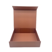 Boîte cadeau magnétique rigide personnalisée de luxe pour vêtements, emballage écologique et durable avec étiquette en papier de soie