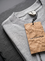 Étiquettes suspendues personnalisées imprimées, imperméables et holographiques, avec papier calque kraft, étiquettes à deux pièces pour les marques de vêtements