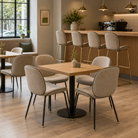 Chaise d'appoint rembourrée DM moderne avec dossier haut incurvé et pieds en métal noir pour restaurant et salle à manger à domicile