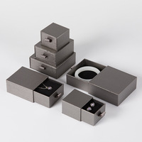 ZNSB004 Boîtes à bijoux portables de luxe en gros, en carton gaufré avec tiroir et doublure en éponge